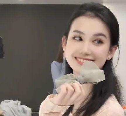 吃瓜爆料袁泉视频在线观看,吃瓜群众热议幕后花絮 第1张 吃瓜爆料袁泉视频在线观看,吃瓜群众热议幕后花絮 第1张